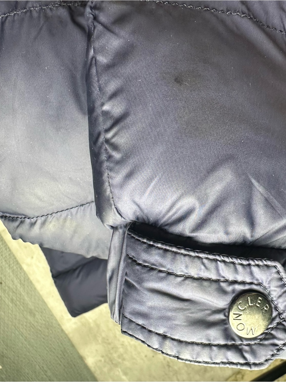 Women’s medium Moncler Navy Quilted Down Puffer Jacket - Picture 13 of 14